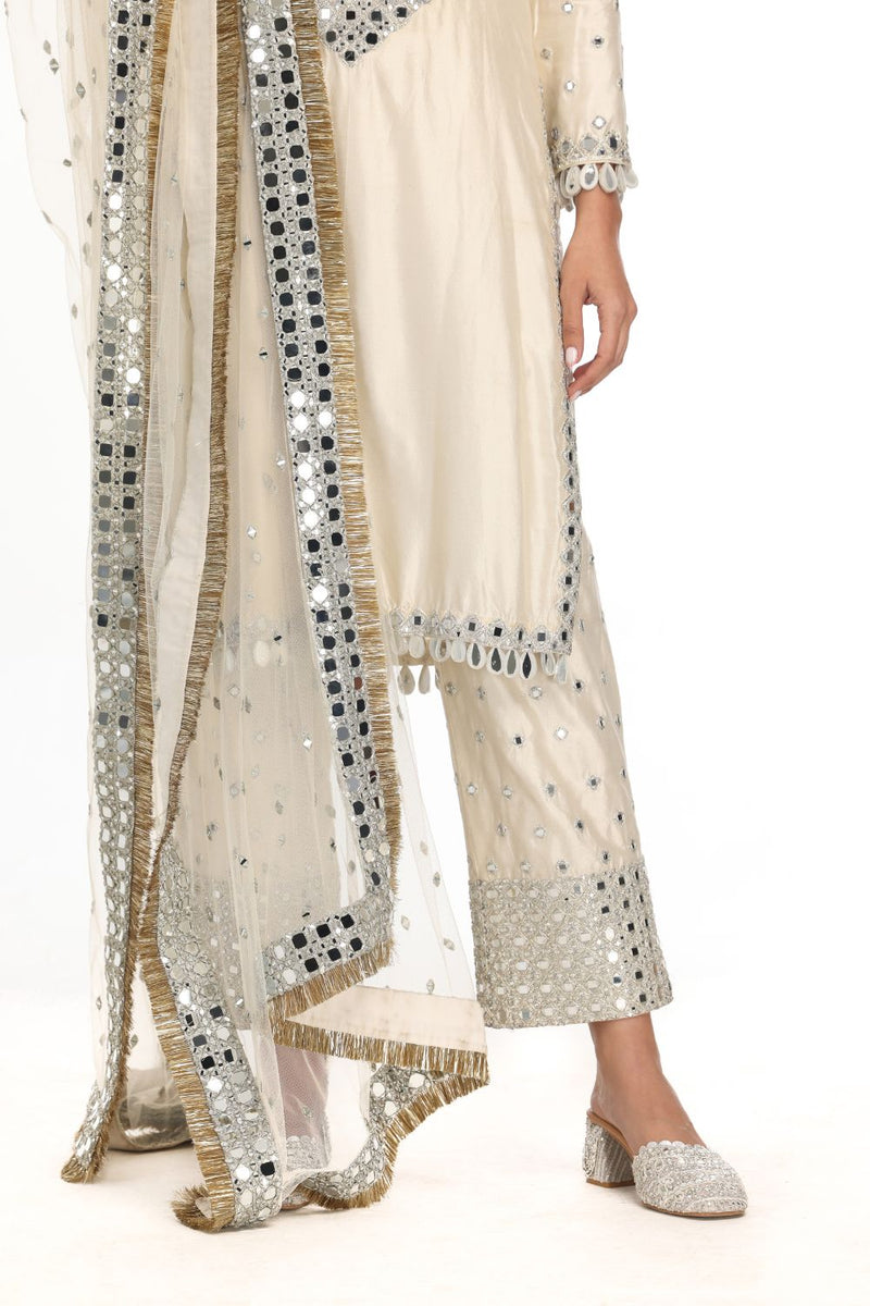 IVORY KURTA & PANT SET WITH ORGANZA DUPATTA